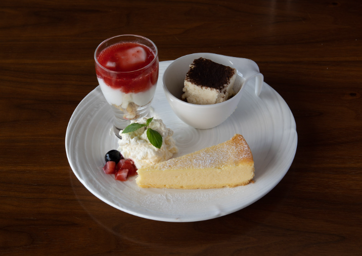 ヤクルトカフェ特製　デザート3種盛り🥄